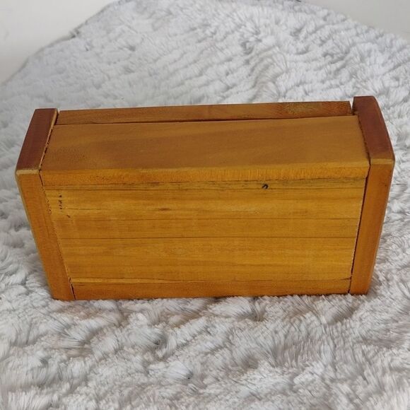 Wooden Cedar Bird Box  - Picture 4 of 6